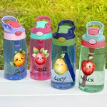 Gepersonaliseerde Leuke Cartoon Verjaardag Fruit Naam Waterfles met Rietje en Morsbestendig Deksel Verjaardag terug naar school Gift voor kinderen
