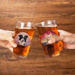 Personalisierter Haustierfoto und -name Bierbecher mit Retro-Sonnenuntergang-Hintergrund 470ml Bierglas Geburtstag Geschenk für Tierliebhaber