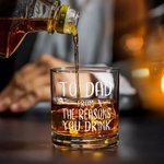 Personalisiertes „TO DAD FROM THE REASONS YOU DRINK“ Whisky Glas mit Laser Gravur Geburtstag Vatertag Geschenk für Papa Opa Whiskey-Liebhaber