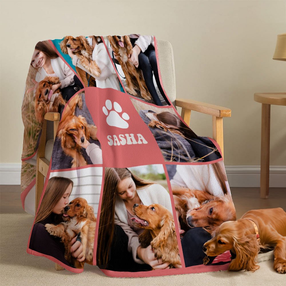 Una coperta personalizzata con 8 foto e il nome dell'animale domestico. Ci sono  molte dimensioni e trenta colori di sfondo tra cui scegliere.