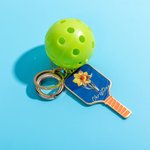 Personalisierte Emaille Geburt Blume Pickleball Paddel & Pickleball Charm Schlüsselanhänger mit Namen Geburtstag Weihnachten Geschenk für Pickleball L