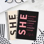 Gepersonaliseerde Self Care She Is Me Inspirerende Quotes A5 Spiraal Journal Notebook met naam 120 gelinieerde pagina's Verjaardag Affirmatie cadeau v