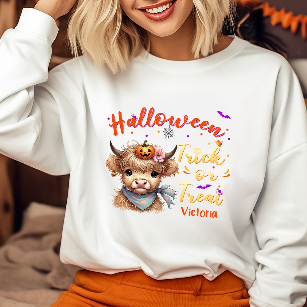 Sweatshirt Assorti Parent-enfant Personnalisé avec Nom Thème Vache de Highland Citrouille Trick or Treat Cadeau d'Halloween pour la Famille