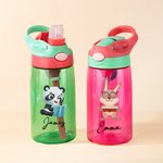 Personalisierte Niedliche Tier beim Lesen Trinkflasche mit Namen Strohhalm 480ml BPA-frei Auslaufsicher Geburtstag Schule Sport Geschenk für Kinder
