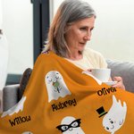 Couverture Polaire Sherpa Personnalisée avec Surnom et 1-9 Noms Décoration à l'Intérieur Style Fantômes Cadeau Halloween pour Famille Enfant