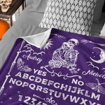Personnalisé Sun Moon Hugging Skeleton Ouija Board Throw Blanket with Name Gothic Home Decor Halloween Wedding Gift for Couple Ouija Lovers