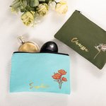 Borsa per il trucco personalizzata con nome, acquerello e fiore di nascita, regalo di compleanno essenziale per le donne.