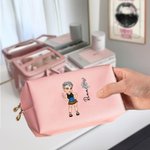 Personnalisé Y2K Style Cartoon Character Birth Flower PU Leather Makeup Pouch Bag with Name Travel Accessory Birthday Gift for Women