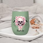 Gepersonaliseerde Roze Bloemen Schedelvleermuizen Veelkleurig 12oz Naam Wijn Tumbler met Deksel en Rietje Halloween Cadeau voor Vrouwen Schedelliefheb