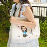 Sac en Toile Personnalisé avec Personnage Cartoon Nom Fleur de Naissance Grande Capacité Essentiel de Voyage Cadeau Anniversaire Noël pour Femme Fille