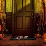 Personalized Horror Couple Skull Doormat with Name Non-slip Home Decor Day of the Halloween Housewarming Gift for Couple