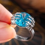 Personalizado gótico cráneo mano anillo de piedra de nacimiento con nombre grabado minimalista joyería de Halloween regalo de cumpleaños para las mujeres