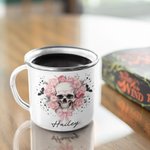 Taza esmaltada personalizada con nombre y calavera rosa murciélagos 11oz Regalo de Halloween para mujeres amantes de las calaveras