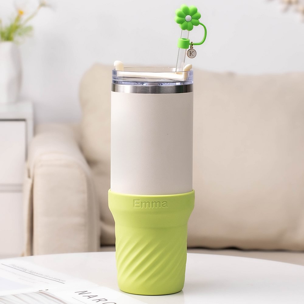 Manchon Bouteille en Silicone Multicolore Personnalisé avec Initiale Accessoire de Tumbler Cadeau d'Anniversaire pour Ami