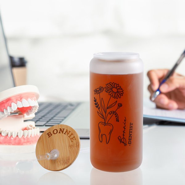 Personalised Dental Tooth Birth Flower 20oz Name Beer Can Glass with Bamboo Lid and Straw Appreciation Graduation Gift for Dentists Hygienists