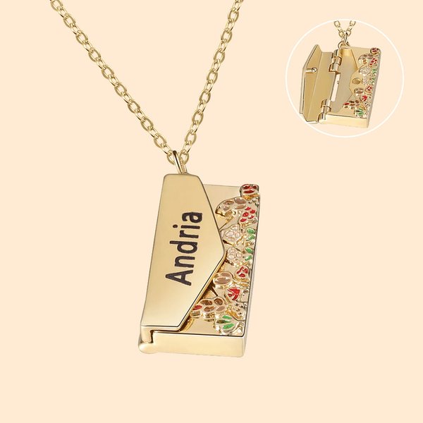 Personligt halsband med dolt hemligt meddelande och kuvert Färgstarkt med emaljblommor Graverat namn Födelsedag Mors dag Present till henne