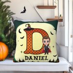 Personalizada de dibujos animados bruja vampiro suave almohada cubierta con la inicial y el texto decoración del hogar Halloween regalo para niños niñ