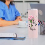 Personalizzato stetoscopio nascita bouquet di fiori nome 20 oz Skinny Tumbler con cannuccia Apprezzamento regalo di laurea per infermiere medico perso