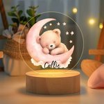 Veilleuse LED Acrylique Personnalisée avec Nom Style Bébé Ourson Endormi Décoration de Chambre avec Socle en Bois Cadeau Noël pour Garçons et Filles