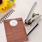 Personalisierter Blumen Buchpräger mit Namen Text  Prägstempel Buch Umschlag Geburtstag Jahrestag Geschenk für Blumen- und Buchliebhaber