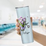 Personalizzato stetoscopio nascita bouquet di fiori nome 20 oz Skinny Tumbler con cannuccia Apprezzamento regalo di laurea per infermiere medico perso
