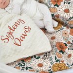 Gepersonaliseerde Boho Bloemen Borduurwerk Naam Baby Veiligheidsdeken met Gestippelde Rug Baby Shower Doop Cadeau voor Pasgeborene