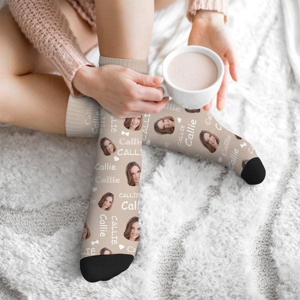 Chaussettes Multicolores Personnalisées avec Photo de Visage Motif Cœur et Nœud Cadeau Drôle Noël Anniversaire pour Amis et Famille