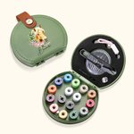 Personalizado Nacimiento Flor Caballo Marca de nacimiento Kit de herramientas de costura DIY portátil Caja de almacenamiento con nombre Regalo de cump