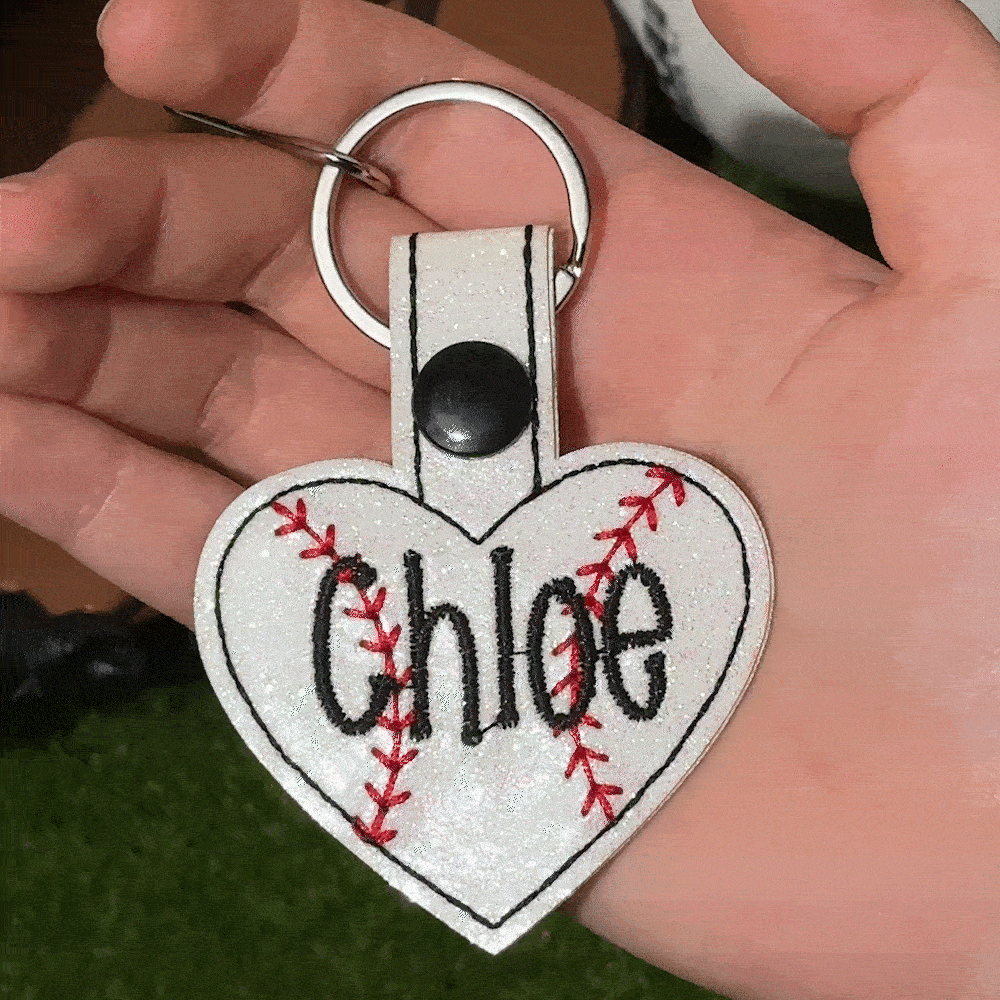 Porte-clés Softball Baseball brodé à la main avec mousqueton et crochet Accessoires de sac Cadeau d'anniversaire pour les amoureux du sport