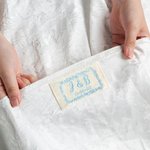 Etiquette de robe de mariée brodée avec initiales et date Cadeau de mariage pour la mariée et sa fille