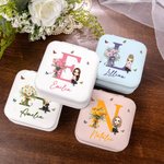 Gepersonaliseerde draagbare geboorte bloem cartoon karakter sieraden doos met naam kerst verjaardag cadeau voor vrouwen meisjes