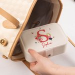 Gepersonaliseerde draagbare geboorte bloem cartoon karakter sieraden doos met naam kerst verjaardag cadeau voor vrouwen meisjes