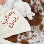 Couverture personnalisée en fourrure de vache avec nom Cadeau d'anniversaire de douche de bébé pour les nouveau-nés