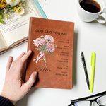 Cahier 200 Pages Personnalisé avec Nom et Fleur de Naissance Verset Biblique Carnet à Couverture en Cuir pour Femme Chrétienne Cadeau Anniversaire