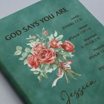 Cahier 200 Pages Personnalisé avec Nom et Fleur de Naissance Verset Biblique Carnet à Couverture en Cuir pour Femme Chrétienne Cadeau Anniversaire