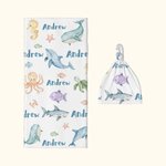 Personalisierte Delphin Hai Ozean Tier Swaddle Decke und Hut Set mit Namen Geburtstag Baby Dusche Geschenk für neugeborene Kinder