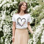 Personalized Heart Watercolor Birth Flower Crewneck T-shirt with 1-6 Kid Names Birthday Mother's Day Gift for Mom Grandma