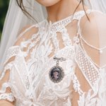 Personalised Retro Lace Bow-knot 1-2 Photos Brooch Pin Bouquet Photo Charm Wedding Memorial Gift for Bride Groom