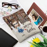 Personalisierte weibliche Cartoon-Charakter Name Buch Hülse Buch Schutzhülle mit Reißverschluss und Fronttasche Geburtstag Weihnachtsgeschenk für Frau