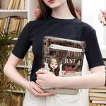 Personalisierte weibliche Cartoon-Charakter Name Buch Hülse Buch Schutzhülle mit Reißverschluss und Fronttasche Geburtstag Weihnachtsgeschenk für Frau