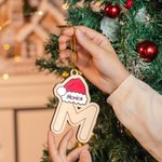 Personalisierte hölzerne Weihnachtsmütze Brief Ornament mit Namen und Gold Seil Weihnachtsgeschenk für Freund Familie