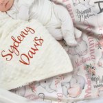 Couverture pour Bébé Personnalisée avec Initiale Nom au Front et Textes Brodés au Dos Cadeau Anniversaire Noël pour Nouveau-né