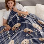 Couverture Douce Personnalisée avec Photo de Visage de Chien Chat et 1 à 3 Noms Motif Écossais Coloré de Noël Cadeau pour Propriétaires d’Animaux