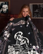 Personalised Vintage Skull Floral Design Soft Throw Blanket with Name Gothic Style Home Decor Halloween Gift for Gothic Lovers