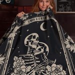 Personnalisé Moon Vintage Skull Floral Design Soft Throw Blanket with Name Gothic Style Home Decor Halloween Gift for Friend Family