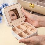 Boîte à bijoux en cuir personnalisée avec nom pour femme, fleur de naissance et dessin animé, accessoires de voyage portables, cadeau d'anniversaire e