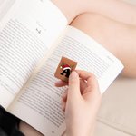 Clip segnalibro in pelle magnetica personalizzata con cappello di Babbo Natale e renna, iniziale e nome, regalo di Natale per gli amanti dei libri.