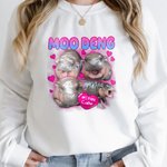 Personalised Pink Love Heart Cute Moo Deng Baby Hippo Unisex Bootleg T-shirt Sweatshirt with Name Birthday Gift for Moo Deng Fans Lovers
