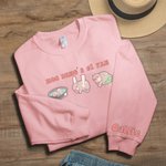 Personnalisé Cartoon Moo Deng Gang Cute Baby Hippo Multicolore T-shirt unisexe Sweatshirt avec nom Cadeau d'anniversaire amusant pour les fans de Moo 