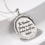 Collana Personalizzata Ponte Arcobaleno con Pendente a Forma di Zampa e Testo Inciso Regalo in Memoria per Animali per Donne